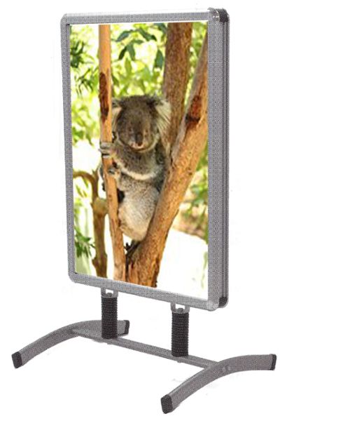 Esquivent Stop Trottoir avec double ressorts pour résister au vent. Cadre aluminium double face avec film protection des visuels - Visuels en option. Vente en ligne